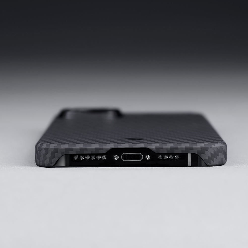 Pitaka Ultra-Slim Classic Serisi iPhone 14 M-safe Şarj Özellikli 1500D Aramid Fiber Black-Grey Twill Kılıf Pitaka Ultra-Slim Classic Serisi iPhone 14 M-safe Şarj Özellikli 1500D Aramid Fiber Black-Grey Twill Kılıf